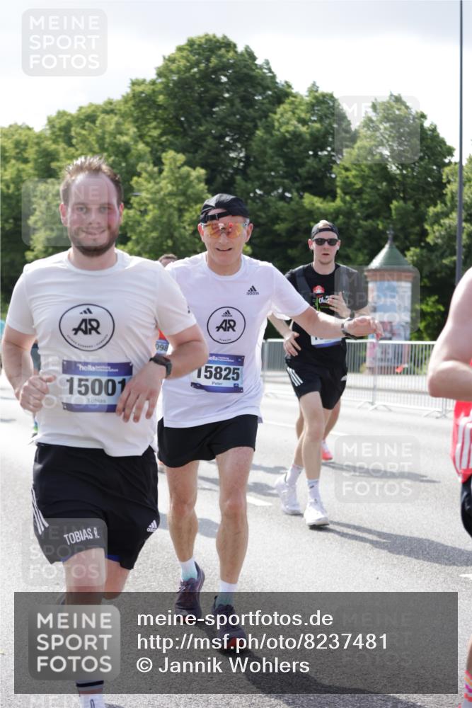 29.06.2025 - hella hamburg halbmarathon Jannik Wohlers http://msf.ph/oto/8237481 29.06.2025 09:53:49 Lombardsbrücke 1119, 1399, 1413, 1424, 1476, 1892, 1902, 2098, 2188, 2842, 3477, 3785, 4029, 4183, 4185, 4235, 4237, 4270, 5020, 5528, 6198, 6630, 6831, 7297, 8743, 8928, 9463, 9482, 9619, 10529, 11773, 11848, 12084, 12159, 12203, 12549, 12679, 12706, 12724, 12747, 13123, 13297, 13348, 13707, 13746, 14541, 14804, 15001, 15333, 15365, 15422, 15573, 15784, 15825, 15950, 16081, 16314, 16316, 16627, 16893, 17229, 17332, 17451, 17710, 17864, 18380, 18499, 18815 meine-sportfotos.de