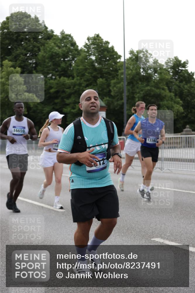 29.06.2025 - hella hamburg halbmarathon Jannik Wohlers http://msf.ph/oto/8237491 29.06.2025 10:29:05 Lombardsbrücke 1063, 1230, 1661, 3179, 3311, 3524, 4349, 6285, 6725, 7517, 7832, 8812, 9714, 10322, 10641, 10808, 10996, 11249, 11269, 11792, 11803, 12086, 13382, 14644, 16306, 16659, 16662, 16676, 17496, 17945, 18298, 18299 meine-sportfotos.de
