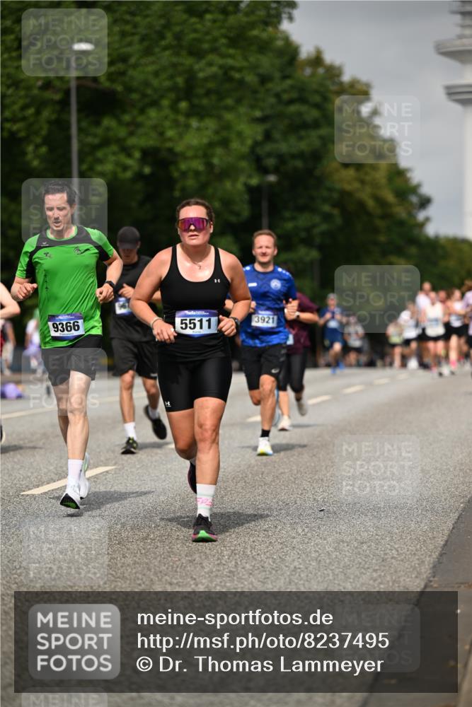 29.06.2025 - hella hamburg halbmarathon Dr. Thomas Lammeyer http://msf.ph/oto/8237495 29.06.2025 10:13:50 Kennedybrücke 1573, 1838, 3921, 5511, 7042, 7187, 7333, 7636, 8219, 8890, 9366, 9434, 9674, 9781, 10036, 10943, 11027 meine-sportfotos.de