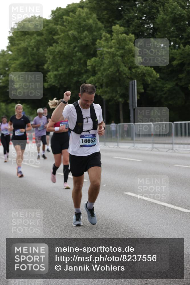 29.06.2025 - hella hamburg halbmarathon Jannik Wohlers http://msf.ph/oto/8237556 29.06.2025 10:29:06 Lombardsbrücke 1063, 1230, 1661, 3179, 3311, 3524, 4349, 6285, 6725, 7517, 7832, 8812, 9714, 10322, 10641, 10996, 11249, 11269, 11634, 11792, 11803, 12086, 13382, 14644, 16306, 16659, 16662, 16676, 17496, 17945, 18298, 18299 meine-sportfotos.de