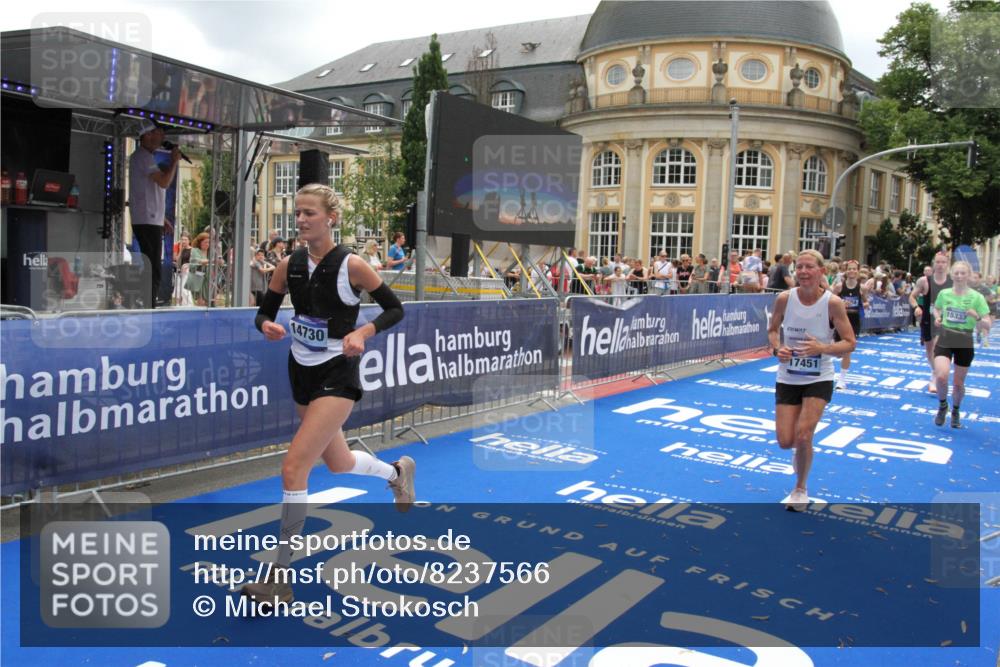 29.06.2025 - hella hamburg halbmarathon Michael Strokosch http://msf.ph/oto/8237566 29.06.2025 10:48:00 Ziel 1604, 1613, 4528, 4601, 5022, 6377, 6836, 12808, 14730, 15333, 16766, 17451, 18206, 18922, 19198 meine-sportfotos.de