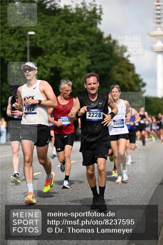 29.06.2025 - hella hamburg halbmarathon Dr. Thomas Lammeyer http://msf.ph/oto/8237595 29.06.2025 09:50:44 Kennedybrücke 1002, 1217, 1407, 1910, 2121, 2228, 2404, 2563, 2774, 2851, 3790, 3935, 4246, 4740, 5961, 6032, 6305, 6473, 6915, 7831, 7972, 8366, 8395, 9171, 9376, 9508, 10771, 11055 meine-sportfotos.de