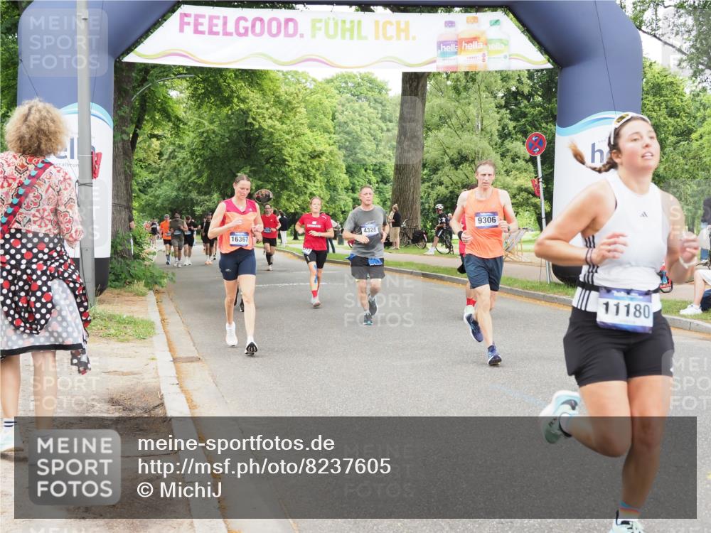 29.06.2025 - hella hamburg halbmarathon MichiJ http://msf.ph/oto/8237605 29.06.2025 10:50:09 Zwischen KM18-KM19 4328, 7243, 9306, 11180, 11527, 11960, 12316, 12479, 13958, 14917, 15908, 16367, 17532 meine-sportfotos.de