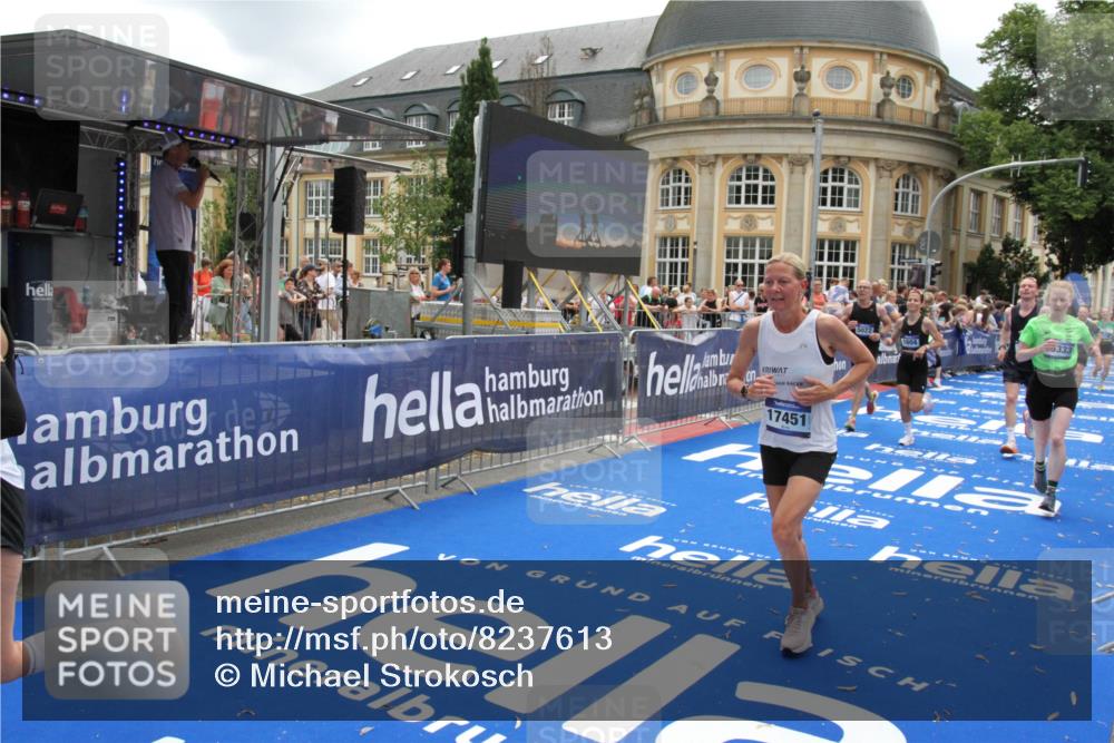 29.06.2025 - hella hamburg halbmarathon Michael Strokosch http://msf.ph/oto/8237613 29.06.2025 10:48:00 Ziel 1604, 1613, 4528, 4601, 5022, 6377, 6836, 12808, 14730, 15333, 16766, 17451, 18206, 18922, 19198 meine-sportfotos.de
