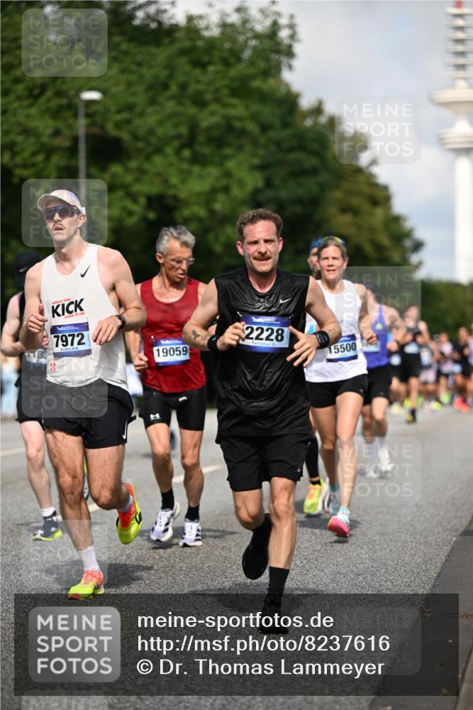 29.06.2025 - hella hamburg halbmarathon Dr. Thomas Lammeyer http://msf.ph/oto/8237616 29.06.2025 09:50:44 Kennedybrücke 1002, 1217, 1407, 1910, 2121, 2228, 2404, 2563, 2774, 2851, 3790, 3935, 4246, 4740, 5961, 6032, 6305, 6473, 6915, 7831, 7972, 8366, 8395, 9171, 9376, 9508, 10771, 11055 meine-sportfotos.de