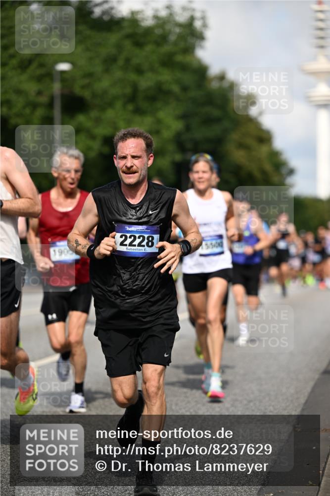 29.06.2025 - hella hamburg halbmarathon Dr. Thomas Lammeyer http://msf.ph/oto/8237629 29.06.2025 09:50:45 Kennedybrücke 1002, 1217, 1407, 1910, 2121, 2228, 2404, 2563, 2774, 2851, 3790, 3935, 4246, 4740, 5961, 6032, 6305, 6473, 6915, 7831, 7972, 8366, 8395, 9171, 9376, 9508, 10771, 11055 meine-sportfotos.de