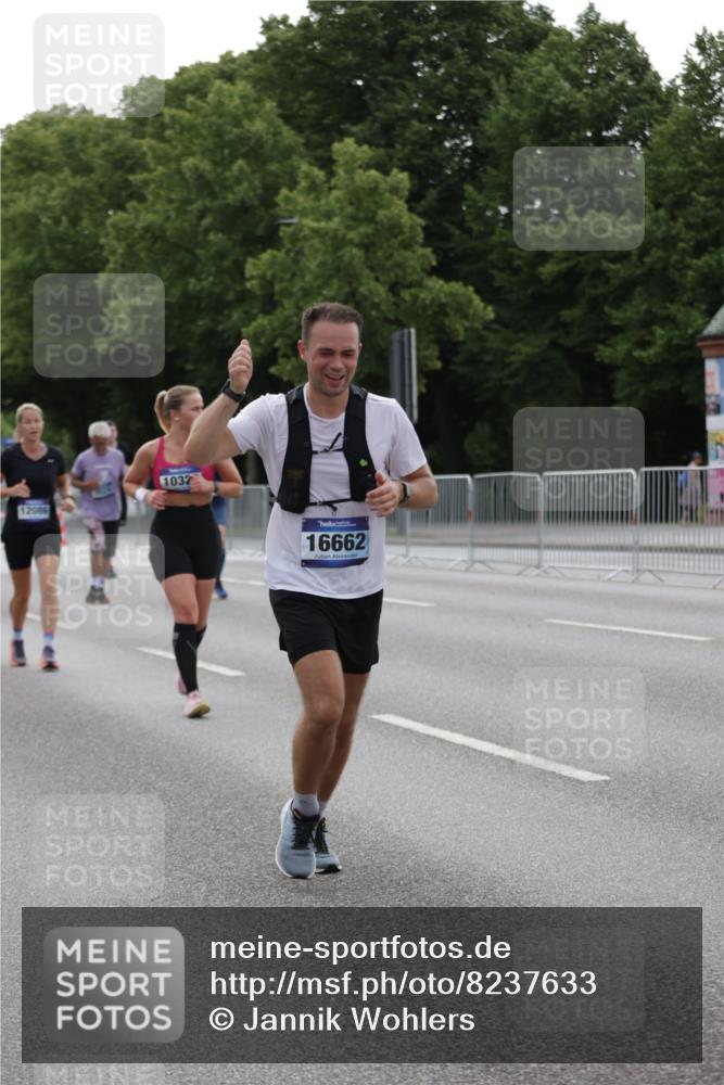 29.06.2025 - hella hamburg halbmarathon Jannik Wohlers http://msf.ph/oto/8237633 29.06.2025 10:29:07 Lombardsbrücke 1063, 1230, 1661, 3179, 3311, 3524, 4349, 4395, 6285, 6725, 7517, 7832, 8812, 9714, 10322, 10641, 10996, 11249, 11269, 11634, 11792, 11803, 12086, 12216, 13382, 14644, 16306, 16659, 16662, 16676, 17496, 17945, 18298, 18299 meine-sportfotos.de
