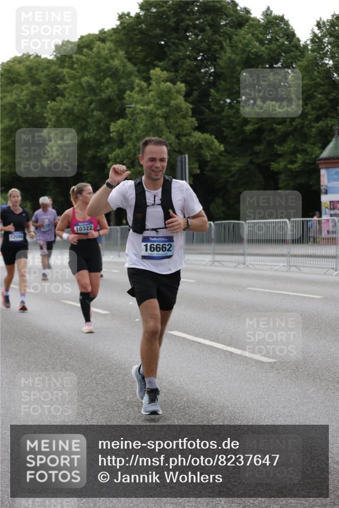 29.06.2025 - hella hamburg halbmarathon Jannik Wohlers http://msf.ph/oto/8237647 29.06.2025 10:29:07 Lombardsbrücke 1063, 1230, 1661, 3179, 3311, 3524, 4349, 4395, 6285, 6725, 7517, 7832, 8812, 9714, 10322, 10641, 10996, 11249, 11269, 11634, 11792, 11803, 12086, 12216, 13382, 14644, 16306, 16659, 16662, 16676, 17496, 17945, 18298, 18299 meine-sportfotos.de