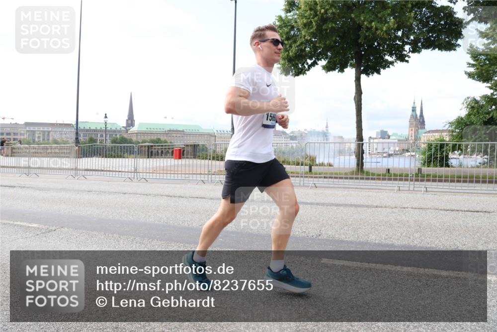 29.06.2025 - hella hamburg halbmarathon Lena Gebhardt http://msf.ph/oto/8237655 29.06.2025 10:09:34 Lombardsbrücke 1052, 1147, 1188, 1456, 1483, 1513, 1823, 1838, 2978, 4859, 5806, 5885, 6674, 7058, 7187, 8090, 8685, 9150, 9297, 9306, 9718, 9988, 10194, 10819, 11067, 11496, 12156, 12255, 12509, 12862, 13210, 13660, 13739, 14736, 15697, 16191, 16455, 16688, 16918, 17347, 17630, 17899, 18076, 18440, 18726, 18727, 19166, 19242 meine-sportfotos.de