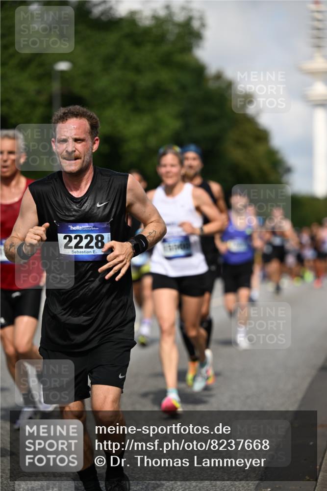 29.06.2025 - hella hamburg halbmarathon Dr. Thomas Lammeyer http://msf.ph/oto/8237668 29.06.2025 09:50:45 Kennedybrücke 1002, 1217, 1407, 1910, 2121, 2228, 2404, 2563, 2774, 2851, 3790, 3935, 4246, 4740, 5961, 6032, 6305, 6473, 6915, 7831, 7972, 8366, 8395, 9171, 9376, 9508, 10771, 11055 meine-sportfotos.de