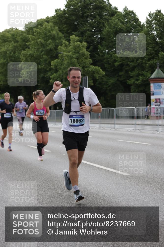 29.06.2025 - hella hamburg halbmarathon Jannik Wohlers http://msf.ph/oto/8237669 29.06.2025 10:29:07 Lombardsbrücke 1063, 1230, 1661, 3179, 3311, 3524, 4349, 4395, 6285, 6725, 7517, 7832, 8812, 9714, 10322, 10641, 10996, 11249, 11269, 11634, 11792, 11803, 12086, 12216, 13382, 14644, 16306, 16659, 16662, 16676, 17496, 17945, 18298, 18299 meine-sportfotos.de