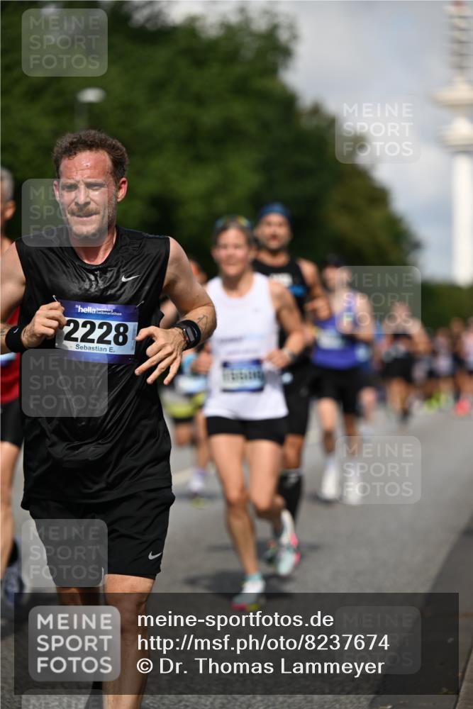 29.06.2025 - hella hamburg halbmarathon Dr. Thomas Lammeyer http://msf.ph/oto/8237674 29.06.2025 09:50:45 Kennedybrücke 1002, 1217, 1407, 1910, 2121, 2228, 2404, 2563, 2774, 2851, 3790, 3935, 4246, 4740, 5961, 6032, 6305, 6473, 6915, 7831, 7972, 8366, 8395, 9171, 9376, 9508, 10771, 11055 meine-sportfotos.de