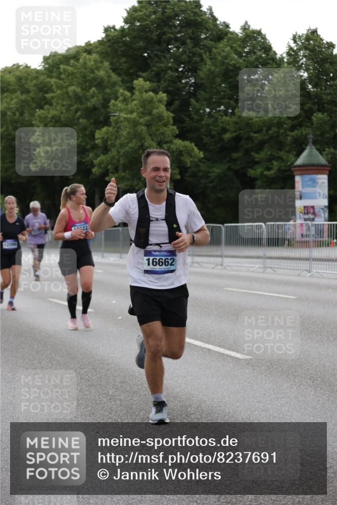 29.06.2025 - hella hamburg halbmarathon Jannik Wohlers http://msf.ph/oto/8237691 29.06.2025 10:29:07 Lombardsbrücke 1063, 1230, 1661, 3179, 3311, 3524, 4349, 4395, 6285, 6725, 7517, 7832, 8812, 9714, 10322, 10641, 10996, 11249, 11269, 11634, 11792, 11803, 12086, 12216, 13382, 14644, 16306, 16659, 16662, 16676, 17496, 17945, 18298, 18299 meine-sportfotos.de