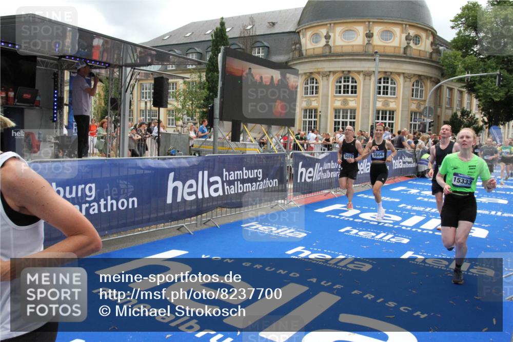 29.06.2025 - hella hamburg halbmarathon Michael Strokosch http://msf.ph/oto/8237700 29.06.2025 10:48:01 Ziel 1604, 1613, 4528, 4601, 5022, 6377, 12808, 14730, 15333, 16766, 17451, 18206, 18922, 19198 meine-sportfotos.de