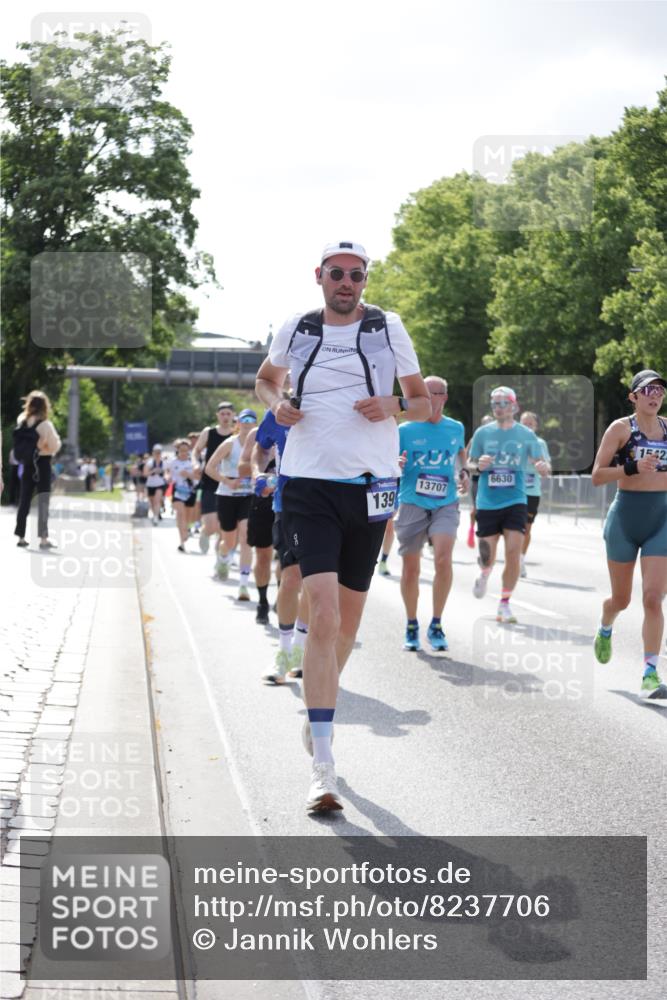 29.06.2025 - hella hamburg halbmarathon Jannik Wohlers http://msf.ph/oto/8237706 29.06.2025 09:53:51 Lombardsbrücke 1119, 1399, 1413, 1424, 1476, 1892, 1902, 2020, 2098, 2188, 2842, 3477, 3785, 4029, 4183, 4185, 4237, 4270, 5020, 6198, 6630, 6831, 7297, 8576, 8698, 8743, 8928, 9463, 9482, 9815, 10529, 11773, 11848, 12084, 12159, 12203, 12549, 12679, 12706, 12724, 12747, 13123, 13297, 13348, 13707, 13746, 14541, 14804, 15001, 15333, 15365, 15422, 15573, 15784, 15825, 15950, 16314, 16316, 16627, 16893, 17229, 17332, 17451, 17710, 18380, 18499, 18509, 18815, 19137 meine-sportfotos.de