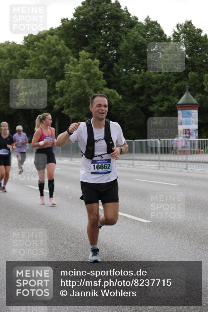 29.06.2025 - hella hamburg halbmarathon Jannik Wohlers http://msf.ph/oto/8237715 29.06.2025 10:29:07 Lombardsbrücke 1063, 1230, 1661, 3179, 3311, 3524, 4349, 4395, 6285, 6725, 7517, 7832, 8812, 9714, 10322, 10641, 10996, 11249, 11269, 11634, 11792, 11803, 12086, 12216, 13382, 14644, 16306, 16659, 16662, 16676, 17496, 17945, 18298, 18299 meine-sportfotos.de