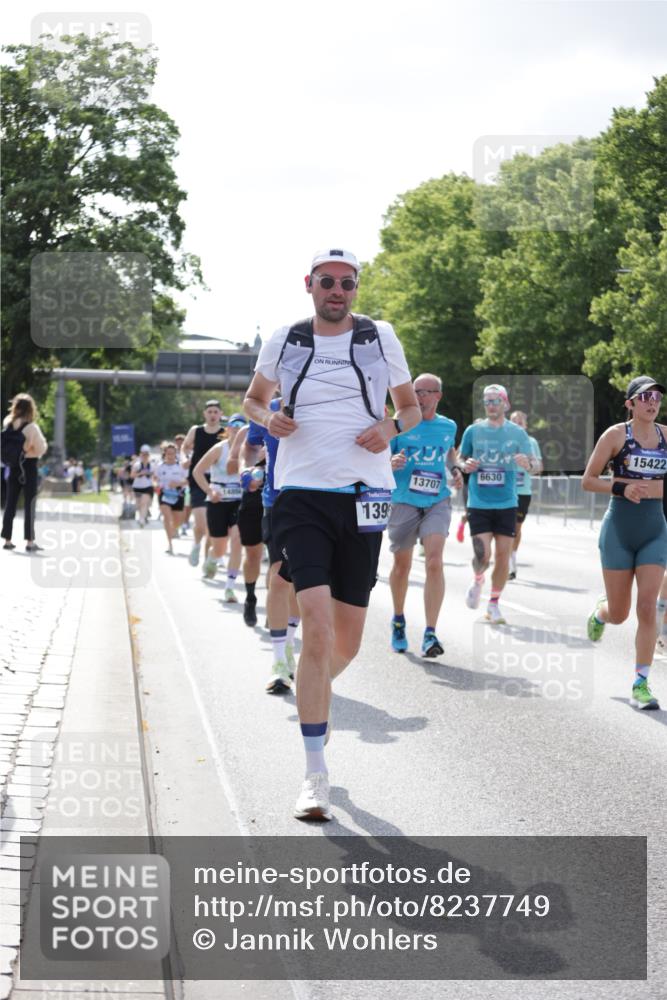 29.06.2025 - hella hamburg halbmarathon Jannik Wohlers http://msf.ph/oto/8237749 29.06.2025 09:53:51 Lombardsbrücke 1119, 1399, 1413, 1424, 1476, 1892, 1902, 2020, 2098, 2188, 2842, 3477, 3785, 4029, 4183, 4185, 4237, 4270, 5020, 6198, 6630, 6831, 7297, 8576, 8698, 8743, 8928, 9463, 9482, 9815, 10529, 11773, 11848, 12084, 12159, 12203, 12549, 12679, 12706, 12724, 12747, 13123, 13297, 13348, 13707, 13746, 14541, 14804, 15001, 15333, 15365, 15422, 15573, 15784, 15825, 15950, 16314, 16316, 16627, 16893, 17229, 17332, 17451, 17710, 18380, 18499, 18509, 18815, 19137 meine-sportfotos.de