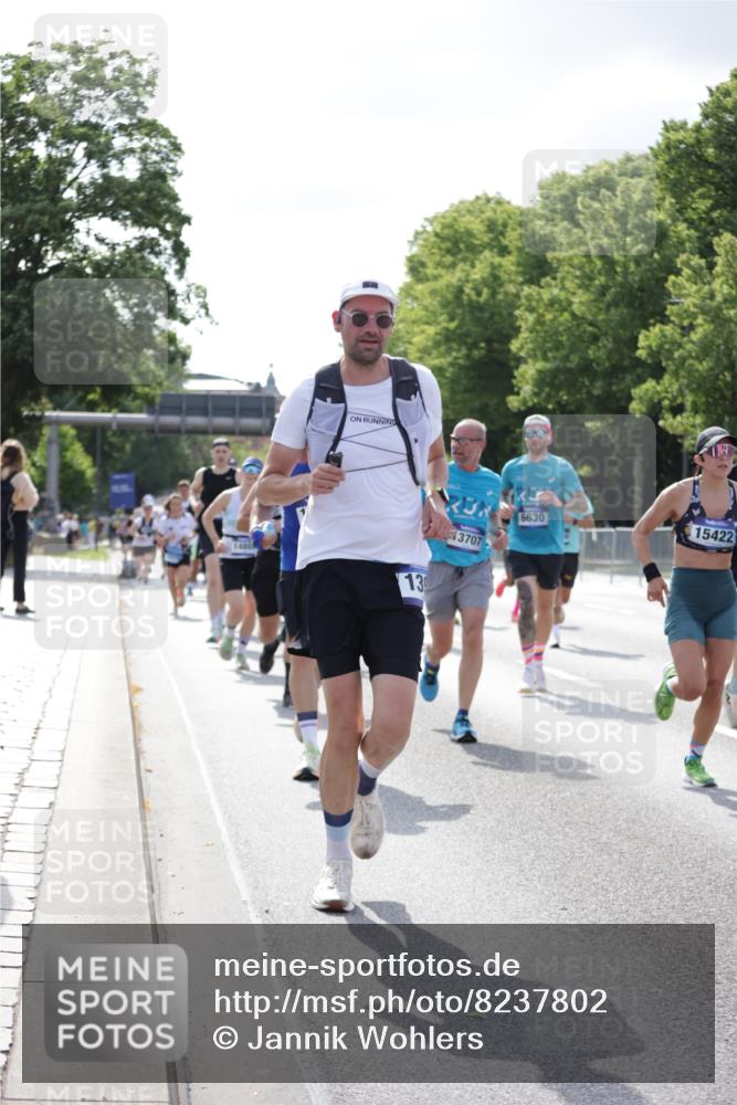 29.06.2025 - hella hamburg halbmarathon Jannik Wohlers http://msf.ph/oto/8237802 29.06.2025 09:53:51 Lombardsbrücke 1119, 1399, 1413, 1424, 1476, 1892, 1902, 2020, 2098, 2188, 2842, 3477, 3785, 4029, 4183, 4185, 4237, 4270, 5020, 6198, 6630, 6831, 7297, 8576, 8698, 8743, 8928, 9463, 9482, 9815, 10529, 11773, 11848, 12084, 12159, 12203, 12549, 12679, 12706, 12724, 12747, 13123, 13297, 13348, 13707, 13746, 14541, 14804, 15001, 15333, 15365, 15422, 15573, 15784, 15825, 15950, 16314, 16316, 16627, 16893, 17229, 17332, 17451, 17710, 18380, 18499, 18509, 18815, 19137 meine-sportfotos.de