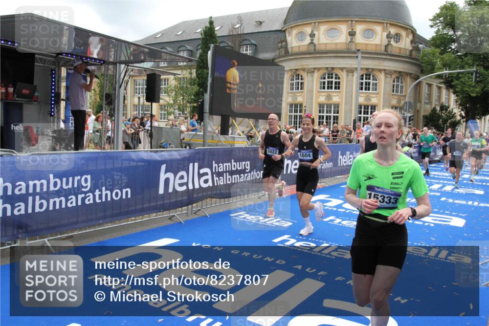 29.06.2025 - hella hamburg halbmarathon Michael Strokosch http://msf.ph/oto/8237807 29.06.2025 10:48:02 Ziel 1086, 1604, 1613, 4528, 4601, 5022, 6377, 12724, 12747, 12808, 14730, 15333, 16766, 17451, 18206, 18922, 19198 meine-sportfotos.de