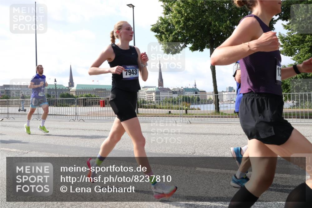 29.06.2025 - hella hamburg halbmarathon Lena Gebhardt http://msf.ph/oto/8237810 29.06.2025 09:56:18 Lombardsbrücke 1061, 1216, 1257, 1267, 1452, 1499, 1502, 1507, 1592, 1628, 1689, 1877, 2082, 2083, 2250, 2260, 2504, 2771, 2818, 2864, 2953, 2996, 3060, 3256, 3296, 3543, 4033, 4065, 4077, 4127, 4346, 4557, 4711, 4833, 5116, 5482, 5600, 5607, 5978, 6115, 6134, 6168, 6511, 6512, 7056, 7100, 7178, 7224, 7332, 7383, 7583, 7943, 8335, 8514, 8968, 8989, 8996, 9246, 9537, 10596 meine-sportfotos.de