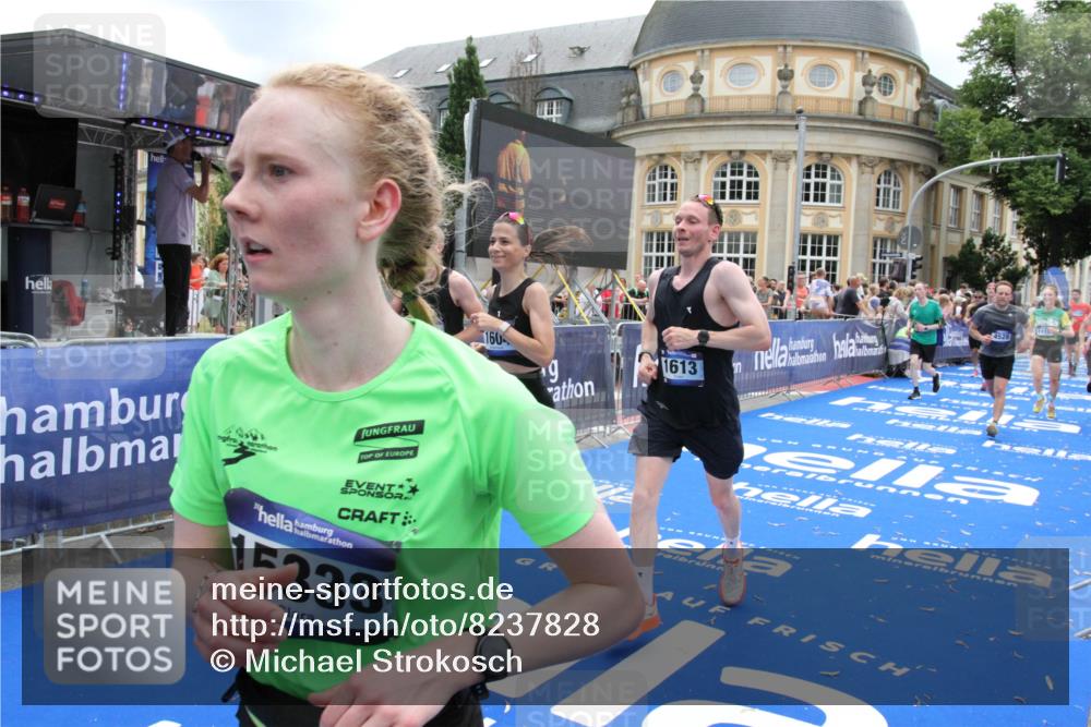 29.06.2025 - hella hamburg halbmarathon Michael Strokosch http://msf.ph/oto/8237828 29.06.2025 10:48:02 Ziel 1086, 1604, 1613, 4528, 4601, 5022, 6377, 12724, 12747, 12808, 14730, 15333, 16766, 17451, 18206, 18922, 19198 meine-sportfotos.de
