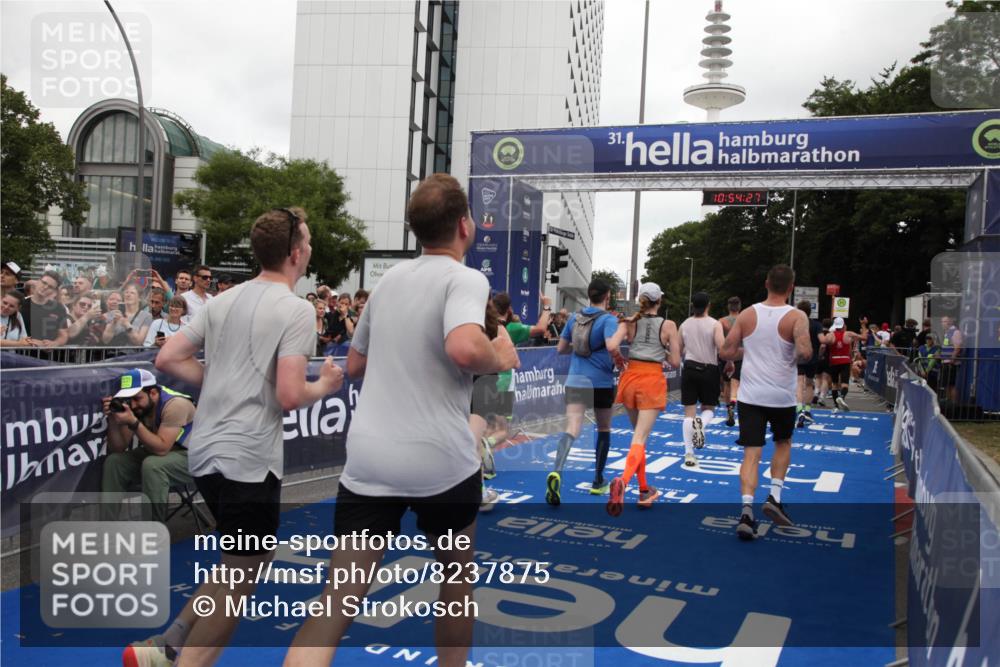 29.06.2025 - hella hamburg halbmarathon Michael Strokosch http://msf.ph/oto/8237875 29.06.2025 10:54:25 Ziel 1267, 1442, 3103, 3426, 3861, 4635, 6511, 6512, 7274, 8223, 8772, 11430, 12362, 13289, 13803, 15946, 16327, 16527, 16574, 16750, 16879, 17087, 17698, 18268 meine-sportfotos.de