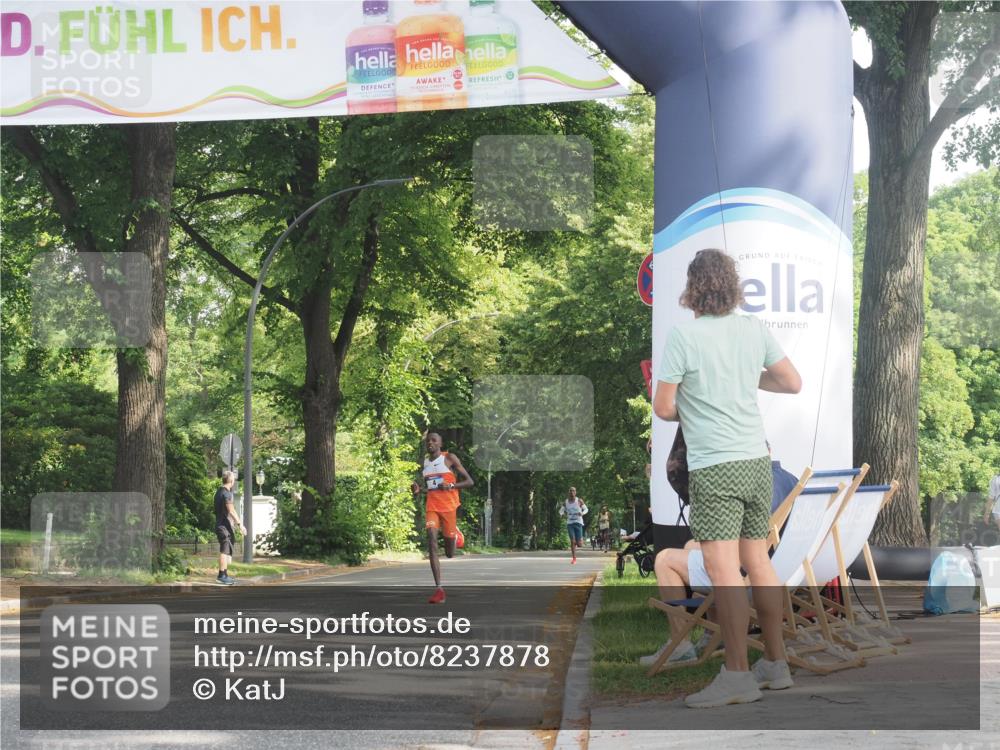 29.06.2025 - hella hamburg halbmarathon KatJ http://msf.ph/oto/8237878 29.06.2025 09:54:40 Zwischen KM18-KM19  meine-sportfotos.de