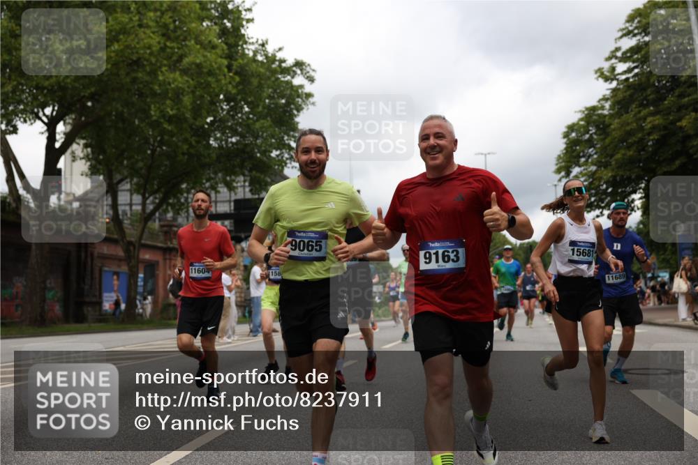 29.06.2025 - hella hamburg halbmarathon Yannick Fuchs http://msf.ph/oto/8237911 29.06.2025 10:47:11 20KM 1061, 1258, 1499, 1683, 1706, 1783, 2074, 2082, 2099, 2208, 2346, 2910, 3059, 3334, 3399, 3999, 4065, 4419, 4587, 4635, 5077, 5607, 5907, 6198, 6628, 7177, 7509, 7864, 8273, 8361, 8390, 8651, 9065, 9163, 9537, 10724, 10895, 11217, 11588, 11589, 11604, 11689, 11992, 12155, 12413, 12482, 12490, 12875, 12910, 14323, 15126, 15179, 15430, 15681, 15980, 16467, 16538, 16986, 18249, 18590, 18720, 18901, 19208, 19244 meine-sportfotos.de