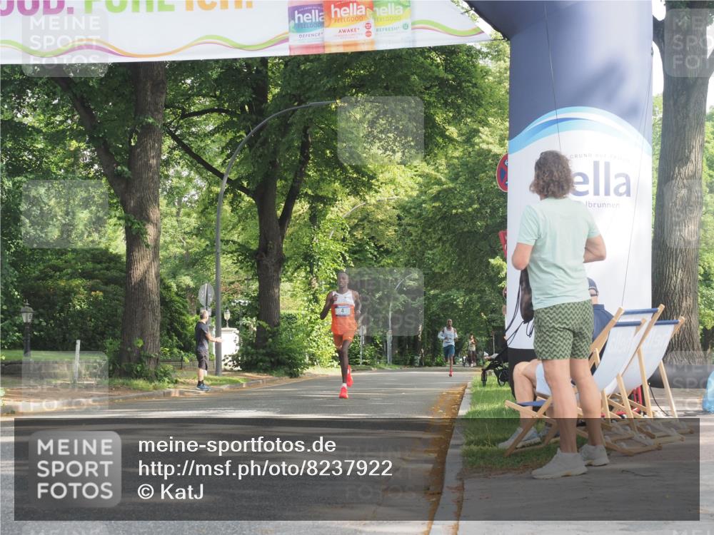29.06.2025 - hella hamburg halbmarathon KatJ http://msf.ph/oto/8237922 29.06.2025 09:54:40 Zwischen KM18-KM19  meine-sportfotos.de