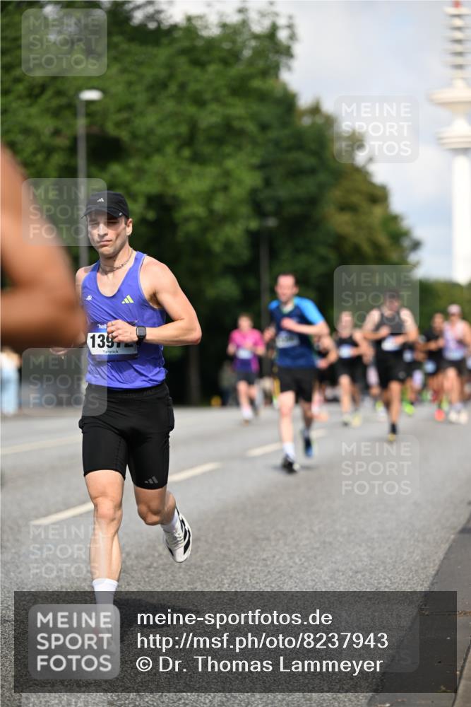 29.06.2025 - hella hamburg halbmarathon Dr. Thomas Lammeyer http://msf.ph/oto/8237943 29.06.2025 09:50:48 Kennedybrücke 1002, 1217, 1910, 2121, 2228, 2404, 2563, 2774, 2851, 3790, 4246, 4740, 5961, 6032, 6473, 6915, 7831, 7972, 8366, 8395, 9171, 9376, 10771, 11055 meine-sportfotos.de