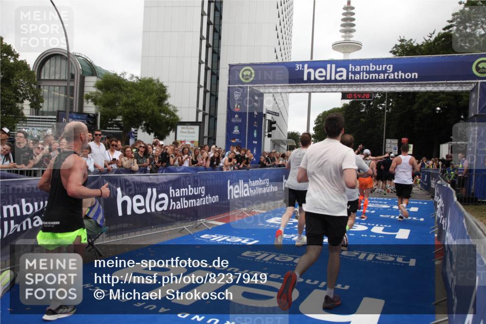29.06.2025 - hella hamburg halbmarathon Michael Strokosch http://msf.ph/oto/8237949 29.06.2025 10:54:27 Ziel 1267, 1442, 3426, 4635, 6511, 6512, 7129, 8772, 11009, 11430, 12321, 12362, 13289, 13803, 15946, 16327, 16574, 16750, 16879, 17698, 18268, 19067 meine-sportfotos.de