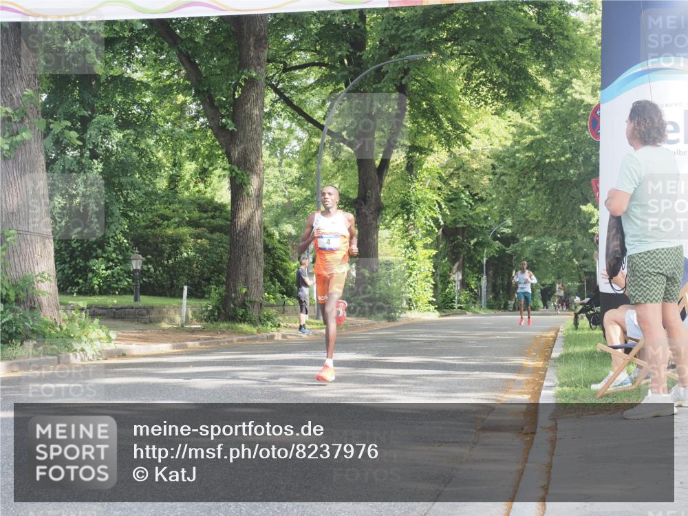 29.06.2025 - hella hamburg halbmarathon KatJ http://msf.ph/oto/8237976 29.06.2025 09:54:42 Zwischen KM18-KM19 4 meine-sportfotos.de