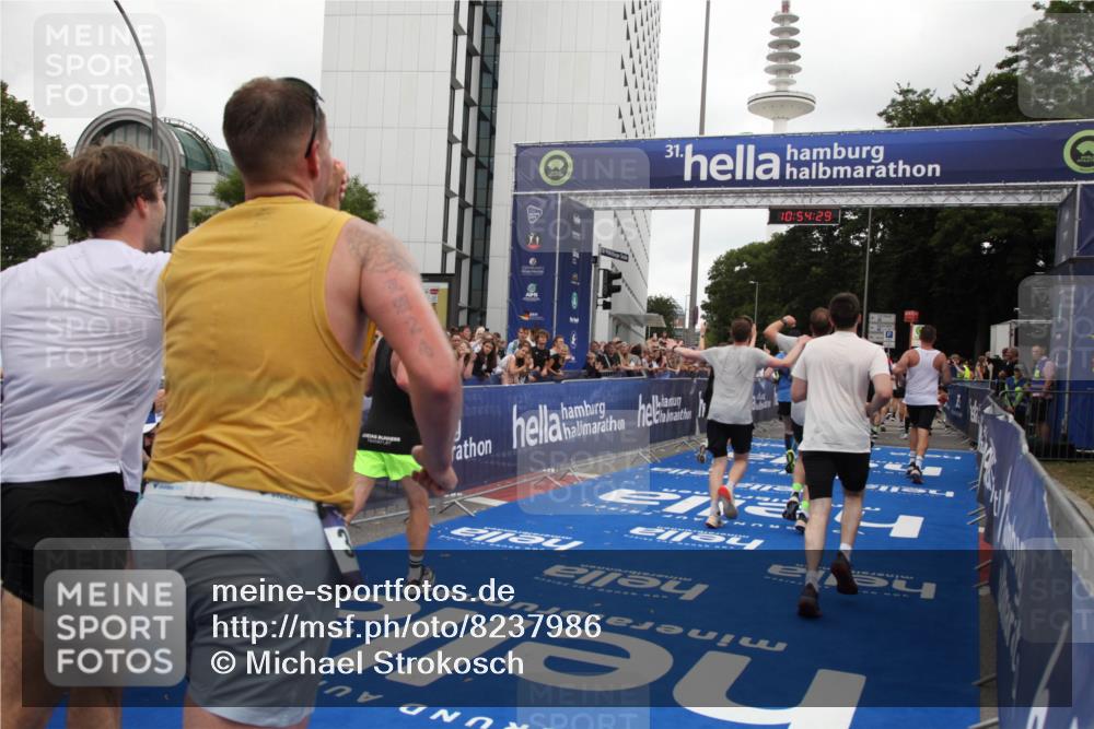 29.06.2025 - hella hamburg halbmarathon Michael Strokosch http://msf.ph/oto/8237986 29.06.2025 10:54:27 Ziel 1267, 1442, 3426, 4635, 6511, 6512, 7129, 8772, 11009, 11430, 12321, 12362, 13289, 13803, 15946, 16327, 16574, 16750, 16879, 17698, 18268, 19067 meine-sportfotos.de
