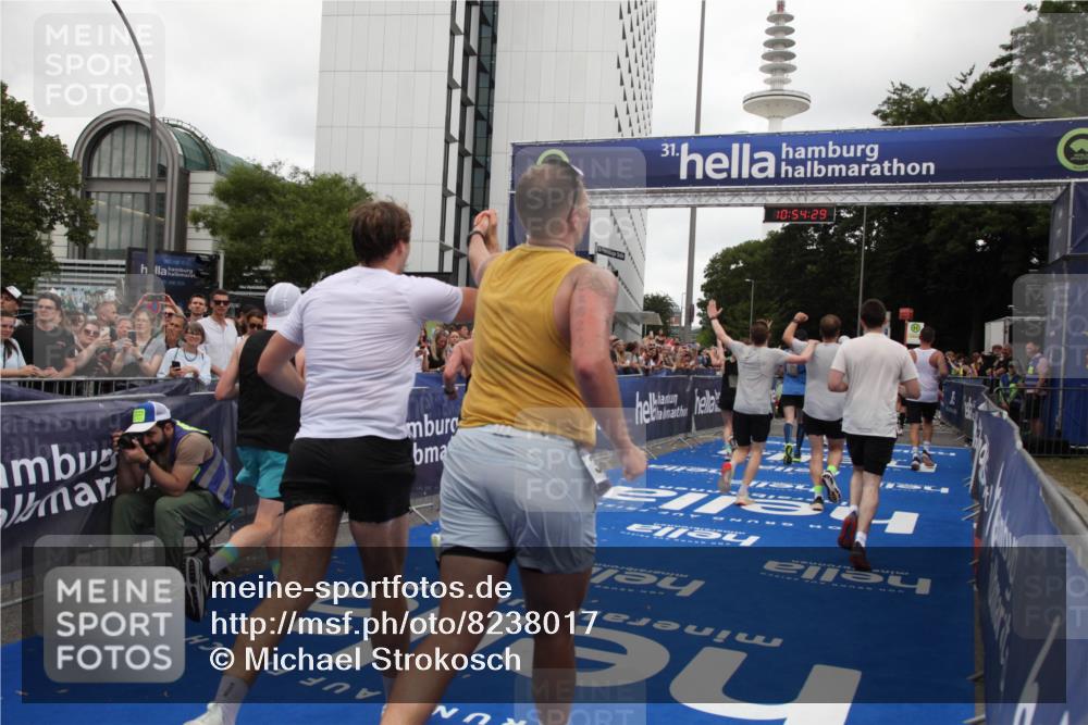 29.06.2025 - hella hamburg halbmarathon Michael Strokosch http://msf.ph/oto/8238017 29.06.2025 10:54:28 Ziel 1267, 1442, 3426, 4635, 4868, 6511, 6512, 7129, 8772, 11009, 12321, 12362, 13289, 15946, 16327, 16574, 16750, 16879, 17698, 18268, 19067 meine-sportfotos.de