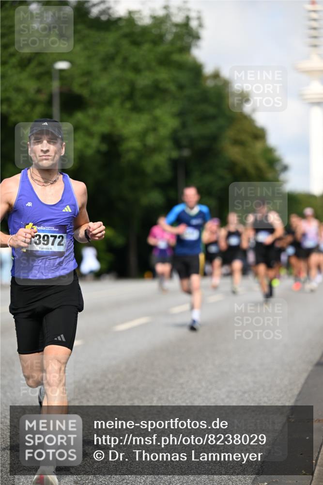 29.06.2025 - hella hamburg halbmarathon Dr. Thomas Lammeyer http://msf.ph/oto/8238029 29.06.2025 09:50:48 Kennedybrücke 1002, 1217, 1910, 2121, 2228, 2404, 2563, 2774, 2851, 3790, 4246, 4740, 5961, 6032, 6473, 6915, 7831, 7972, 8366, 8395, 9171, 9376, 10771, 11055 meine-sportfotos.de