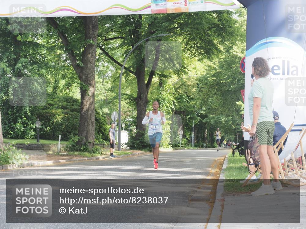 29.06.2025 - hella hamburg halbmarathon KatJ http://msf.ph/oto/8238037 29.06.2025 09:54:46 Zwischen KM18-KM19 4 meine-sportfotos.de