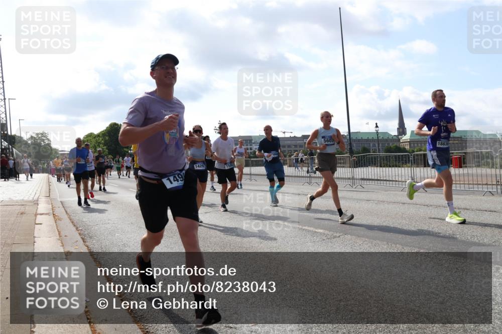 29.06.2025 - hella hamburg halbmarathon Lena Gebhardt http://msf.ph/oto/8238043 29.06.2025 09:56:18 Lombardsbrücke 1061, 1216, 1257, 1267, 1452, 1499, 1502, 1507, 1592, 1628, 1689, 1877, 2082, 2083, 2250, 2260, 2504, 2771, 2818, 2864, 2953, 2996, 3060, 3256, 3296, 3543, 4033, 4065, 4077, 4127, 4346, 4557, 4711, 4833, 5116, 5482, 5600, 5607, 5978, 6115, 6134, 6168, 6511, 6512, 7056, 7100, 7178, 7224, 7332, 7383, 7583, 7943, 8335, 8514, 8968, 8989, 8996, 9246, 9537, 10596 meine-sportfotos.de