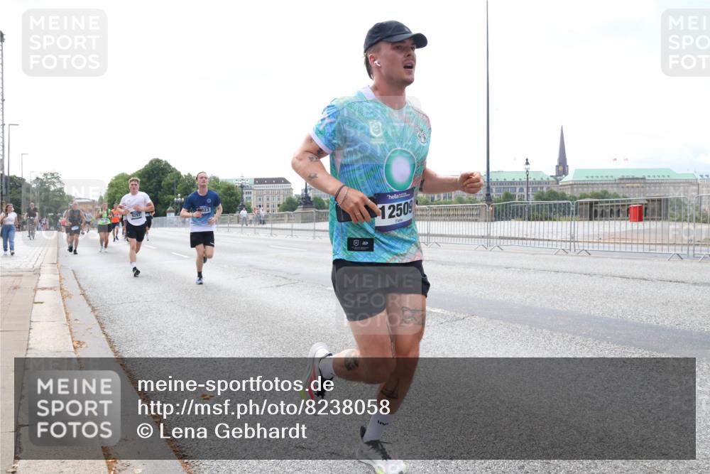 29.06.2025 - hella hamburg halbmarathon Lena Gebhardt http://msf.ph/oto/8238058 29.06.2025 10:09:36 Lombardsbrücke 1052, 1188, 1456, 1483, 1513, 1823, 1838, 2978, 4592, 4859, 5806, 5885, 6674, 7058, 7187, 8090, 8685, 9150, 9297, 9306, 9718, 9781, 9988, 10194, 10819, 11067, 12156, 12255, 12509, 12862, 13210, 13660, 13739, 14736, 15697, 16191, 16455, 16688, 16918, 17347, 17630, 17899, 18076, 18440, 18726, 18727, 19166, 19242 meine-sportfotos.de