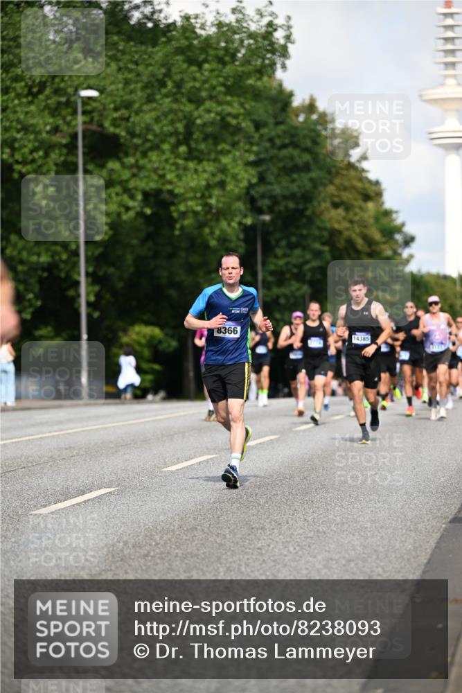 29.06.2025 - hella hamburg halbmarathon Dr. Thomas Lammeyer http://msf.ph/oto/8238093 29.06.2025 09:50:49 Kennedybrücke 1002, 1217, 1910, 2121, 2228, 2404, 2563, 2774, 2851, 3783, 3790, 4246, 4740, 5961, 6032, 6473, 6915, 7831, 7972, 8366, 8395, 9171, 10771, 11055 meine-sportfotos.de