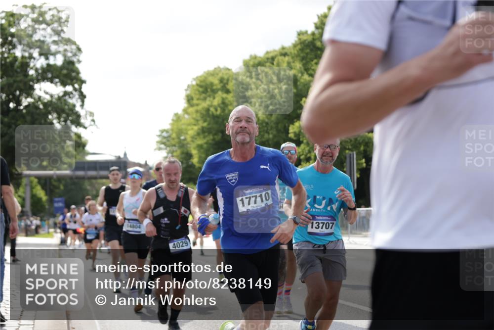 29.06.2025 - hella hamburg halbmarathon Jannik Wohlers http://msf.ph/oto/8238149 29.06.2025 09:53:53 Lombardsbrücke 1119, 1171, 1342, 1399, 1413, 1424, 1476, 1892, 2020, 2098, 2188, 2842, 3477, 3785, 4029, 4183, 4185, 4237, 4270, 5020, 6630, 6831, 7297, 8576, 8698, 8743, 8928, 9463, 9815, 10529, 11773, 11848, 12159, 12203, 12549, 12679, 12706, 12724, 12747, 13123, 13297, 13348, 13707, 13746, 14541, 14804, 15001, 15333, 15365, 15422, 15573, 15825, 16314, 16316, 16627, 16893, 17229, 17332, 17451, 17710, 18380, 18499, 18509, 18815, 19137 meine-sportfotos.de