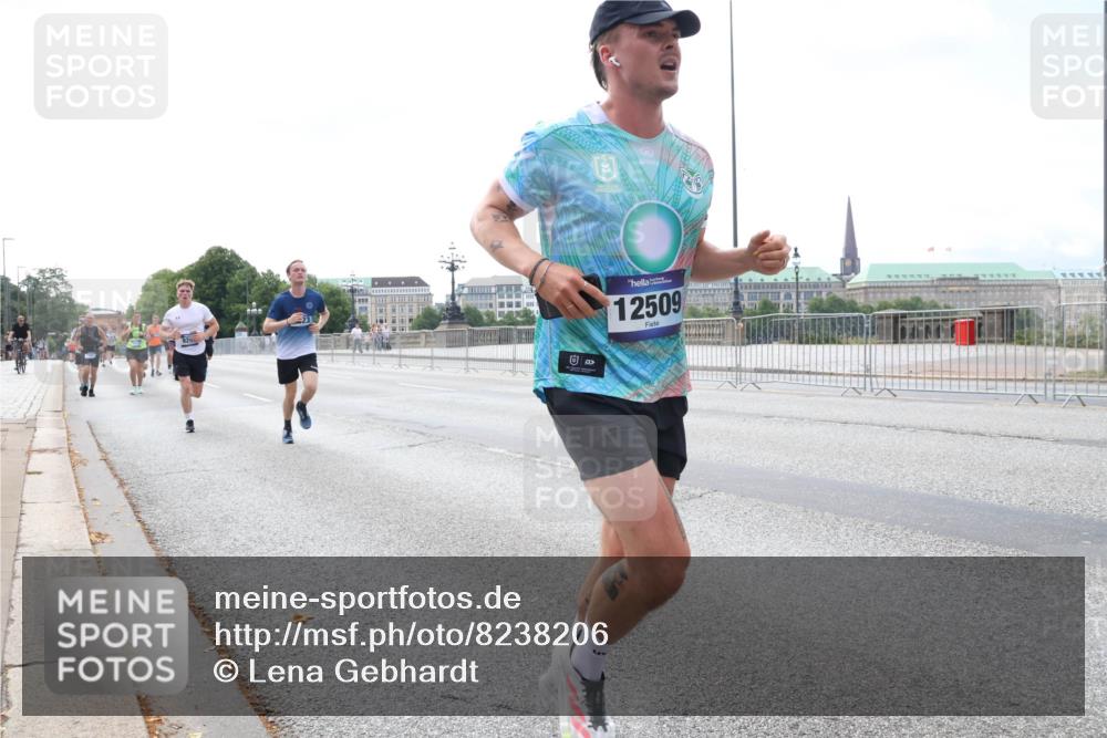 29.06.2025 - hella hamburg halbmarathon Lena Gebhardt http://msf.ph/oto/8238206 29.06.2025 10:09:36 Lombardsbrücke 1052, 1188, 1456, 1483, 1513, 1823, 1838, 2978, 4592, 4859, 5806, 5885, 6674, 7058, 7187, 8090, 8685, 9150, 9297, 9306, 9718, 9781, 9988, 10194, 10819, 11067, 12156, 12255, 12509, 12862, 13210, 13660, 13739, 14736, 15697, 16191, 16455, 16688, 16918, 17347, 17630, 17899, 18076, 18440, 18726, 18727, 19166, 19242 meine-sportfotos.de