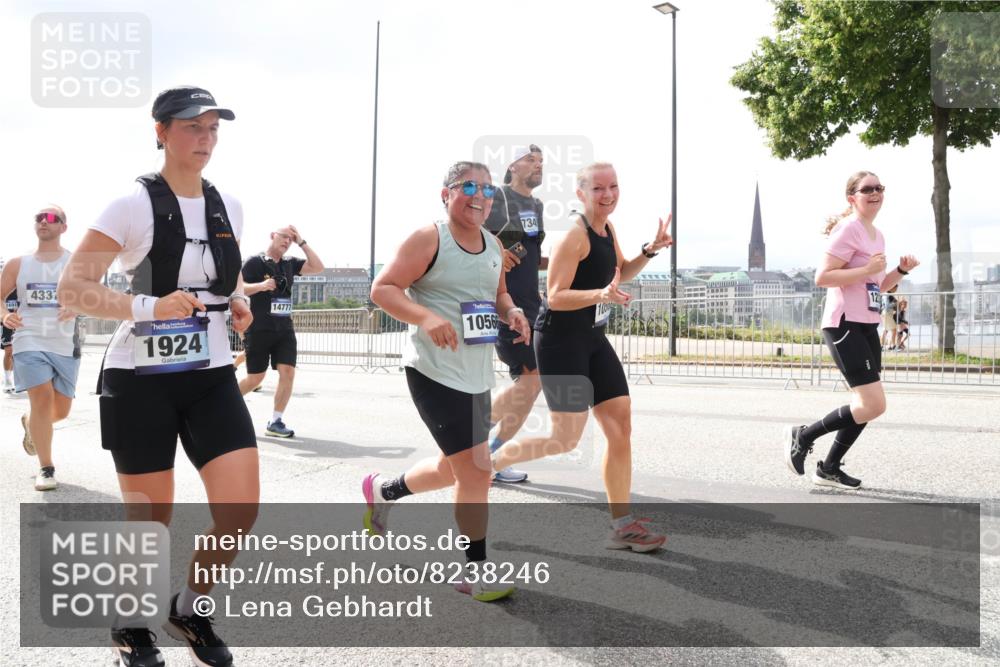 29.06.2025 - hella hamburg halbmarathon Lena Gebhardt http://msf.ph/oto/8238246 29.06.2025 10:45:16 Lombardsbrücke 1024, 1273, 1629, 1685, 1713, 1798, 1924, 2007, 2216, 2217, 2657, 2664, 2779, 2973, 3160, 3164, 3357, 3377, 3570, 3879, 3993, 4099, 4102, 4186, 4224, 4275, 4306, 4337, 4504, 4820, 4851, 5099, 5108, 5190, 5339, 5636, 5949, 6150, 6509, 6763, 6788, 6841, 6888, 6911, 6922, 6980, 7283, 7530, 7541, 7699, 7859, 7912, 8582, 8594, 8605, 8762, 8907, 9036, 9620, 10030, 10182, 10225, 10562, 10566, 10668, 10707, 11314, 12198, 12332, 12334, 12394, 13039, 13261 meine-sportfotos.de