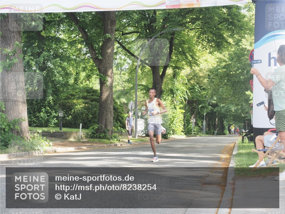 29.06.2025 - hella hamburg halbmarathon KatJ http://msf.ph/oto/8238254 29.06.2025 09:54:53 Zwischen KM18-KM19 11 meine-sportfotos.de