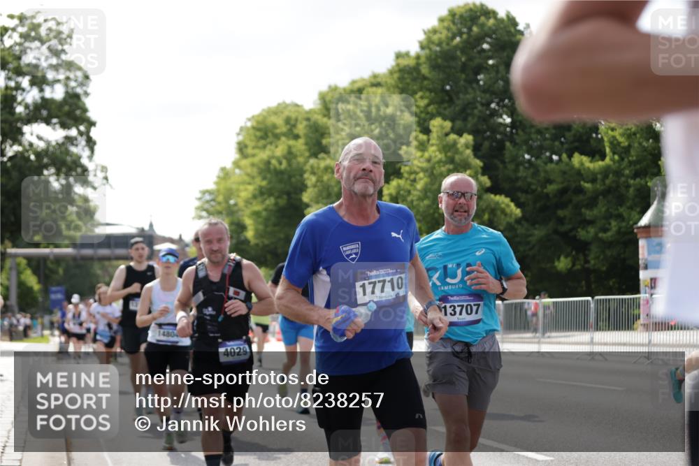 29.06.2025 - hella hamburg halbmarathon Jannik Wohlers http://msf.ph/oto/8238257 29.06.2025 09:53:53 Lombardsbrücke 1119, 1171, 1342, 1399, 1413, 1424, 1476, 1892, 2020, 2098, 2188, 2842, 3477, 3785, 4029, 4183, 4185, 4237, 4270, 5020, 6630, 6831, 7297, 8576, 8698, 8743, 8928, 9463, 9815, 10529, 11773, 11848, 12159, 12203, 12549, 12679, 12706, 12724, 12747, 13123, 13297, 13348, 13707, 13746, 14541, 14804, 15001, 15333, 15365, 15422, 15573, 15825, 16314, 16316, 16627, 16893, 17229, 17332, 17451, 17710, 18380, 18499, 18509, 18815, 19137 meine-sportfotos.de