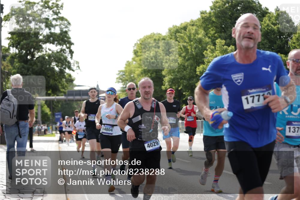 29.06.2025 - hella hamburg halbmarathon Jannik Wohlers http://msf.ph/oto/8238288 29.06.2025 09:53:53 Lombardsbrücke 1119, 1171, 1342, 1399, 1413, 1424, 1476, 1892, 2020, 2098, 2188, 2842, 3477, 3785, 4029, 4183, 4185, 4237, 4270, 5020, 6630, 6831, 7297, 8576, 8698, 8743, 8928, 9463, 9815, 10529, 11773, 11848, 12159, 12203, 12549, 12679, 12706, 12724, 12747, 13123, 13297, 13348, 13707, 13746, 14541, 14804, 15001, 15333, 15365, 15422, 15573, 15825, 16314, 16316, 16627, 16893, 17229, 17332, 17451, 17710, 18380, 18499, 18509, 18815, 19137 meine-sportfotos.de