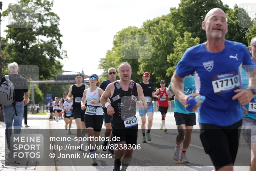 29.06.2025 - hella hamburg halbmarathon Jannik Wohlers http://msf.ph/oto/8238306 29.06.2025 09:53:53 Lombardsbrücke 1119, 1171, 1342, 1399, 1413, 1424, 1476, 1892, 2020, 2098, 2188, 2842, 3477, 3785, 4029, 4183, 4185, 4237, 4270, 5020, 6630, 6831, 7297, 8576, 8698, 8743, 8928, 9463, 9815, 10529, 11773, 11848, 12159, 12203, 12549, 12679, 12706, 12724, 12747, 13123, 13297, 13348, 13707, 13746, 14541, 14804, 15001, 15333, 15365, 15422, 15573, 15825, 16314, 16316, 16627, 16893, 17229, 17332, 17451, 17710, 18380, 18499, 18509, 18815, 19137 meine-sportfotos.de