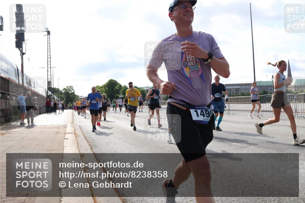 29.06.2025 - hella hamburg halbmarathon Lena Gebhardt http://msf.ph/oto/8238358 29.06.2025 09:56:19 Lombardsbrücke 1061, 1216, 1257, 1267, 1452, 1499, 1502, 1507, 1592, 1628, 1689, 1877, 2058, 2082, 2083, 2250, 2260, 2504, 2771, 2818, 2864, 2953, 2996, 3060, 3256, 3296, 3543, 4065, 4077, 4346, 4557, 4711, 4833, 5116, 5482, 5600, 5607, 5978, 6115, 6134, 6168, 6286, 6511, 6512, 7056, 7100, 7178, 7224, 7332, 7383, 7583, 7943, 8335, 8361, 8514, 8968, 8989, 8996, 9246, 9537, 10596 meine-sportfotos.de