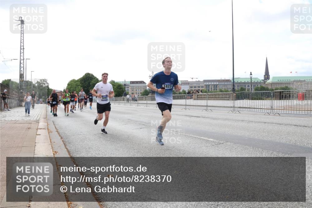 29.06.2025 - hella hamburg halbmarathon Lena Gebhardt http://msf.ph/oto/8238370 29.06.2025 10:09:37 Lombardsbrücke 1052, 1188, 1456, 1483, 1513, 1823, 1838, 2978, 4592, 4859, 5806, 5885, 6674, 7058, 7187, 8090, 8685, 9150, 9297, 9306, 9718, 9781, 9988, 10194, 10819, 11067, 12156, 12255, 12509, 12862, 13210, 13660, 13739, 14736, 15697, 16191, 16455, 16688, 16918, 17630, 17899, 18076, 18440, 18726, 18727, 19166, 19242 meine-sportfotos.de