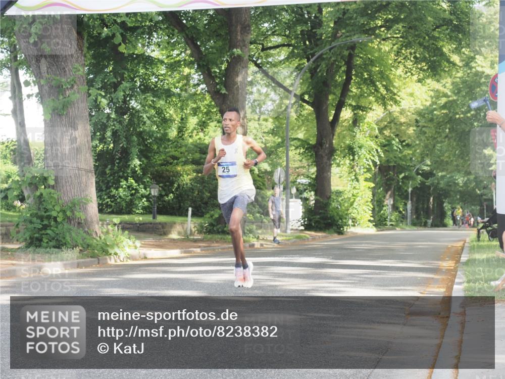 29.06.2025 - hella hamburg halbmarathon KatJ http://msf.ph/oto/8238382 29.06.2025 09:54:54 Zwischen KM18-KM19 11, 25 meine-sportfotos.de