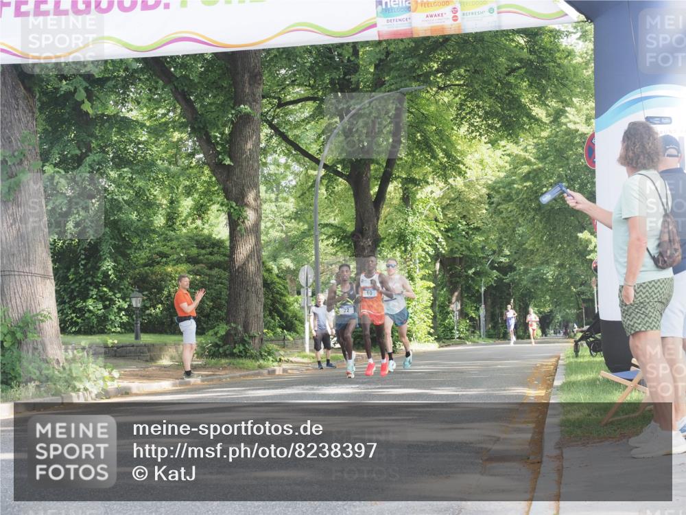 29.06.2025 - hella hamburg halbmarathon KatJ http://msf.ph/oto/8238397 29.06.2025 09:55:11 Zwischen KM18-KM19  meine-sportfotos.de